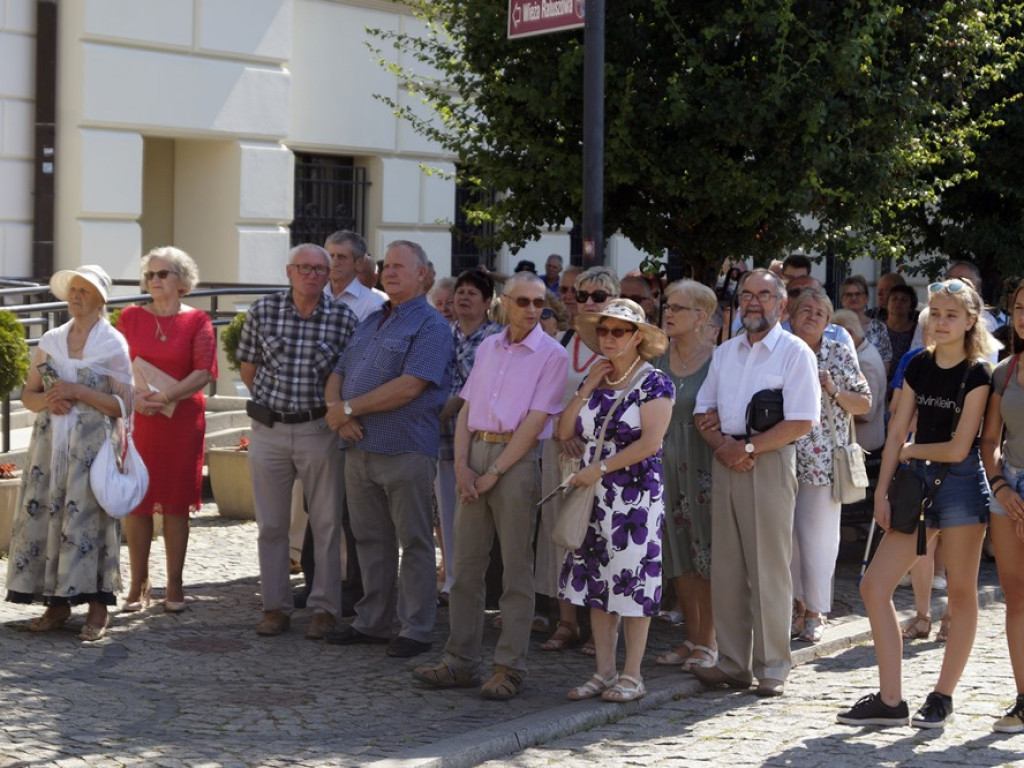 Procesji od kościoła Bożego Ciała do św. Klemensa przewodniczył biskup Tadeusz Lityński: Idziemy w jedności z całym Kościołem