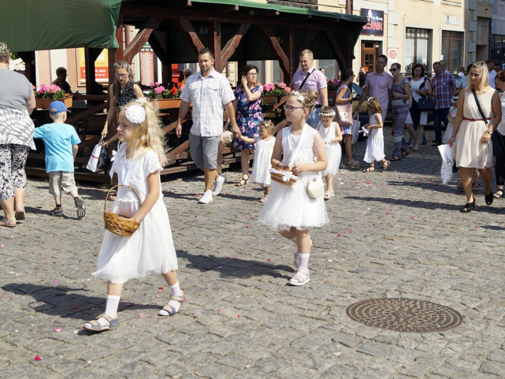 Procesji od kościoła Bożego Ciała do św. Klemensa przewodniczył biskup Tadeusz Lityński: Idziemy w jedności z całym Kościołem