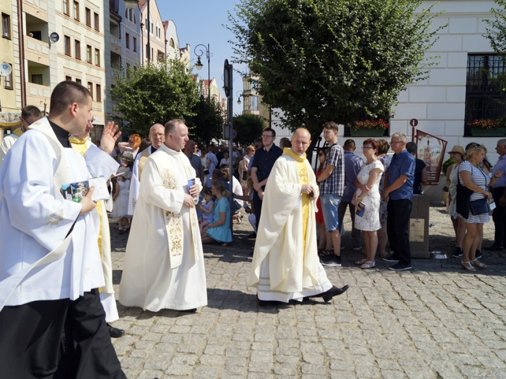 Procesji od kościoła Bożego Ciała do św. Klemensa przewodniczył biskup Tadeusz Lityński: Idziemy w jedności z całym Kościołem