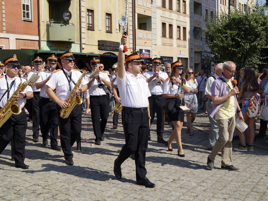 Procesji od kościoła Bożego Ciała do św. Klemensa przewodniczył biskup Tadeusz Lityński: Idziemy w jedności z całym Kościołem