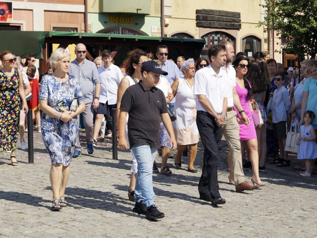 Procesji od kościoła Bożego Ciała do św. Klemensa przewodniczył biskup Tadeusz Lityński: Idziemy w jedności z całym Kościołem