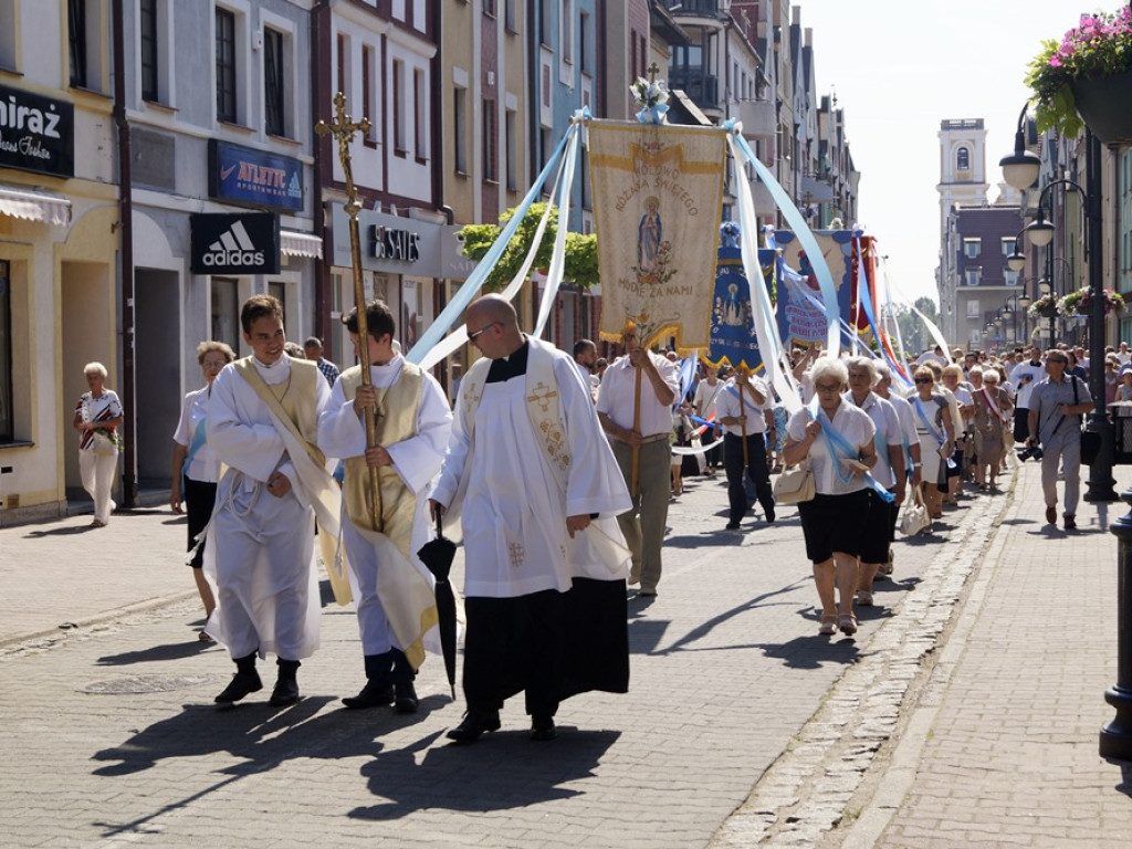 Procesji od kościoła Bożego Ciała do św. Klemensa przewodniczył biskup Tadeusz Lityński: Idziemy w jedności z całym Kościołem