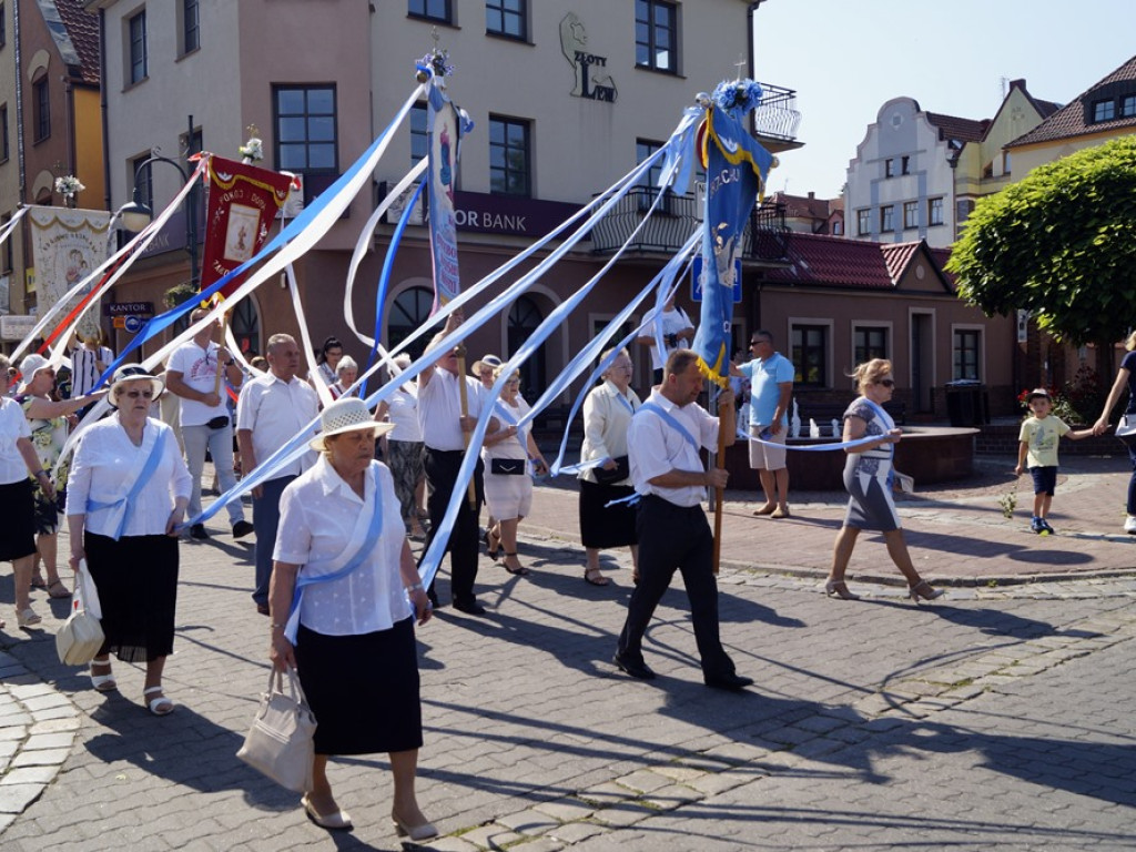 Procesji od kościoła Bożego Ciała do św. Klemensa przewodniczył biskup Tadeusz Lityński: Idziemy w jedności z całym Kościołem
