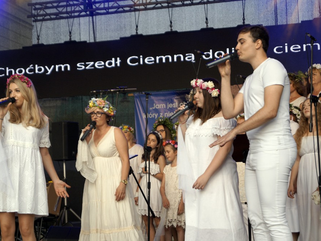 Religijne pieśni na głogowskim rynku. Za nami kolejny Wieczór Chwały