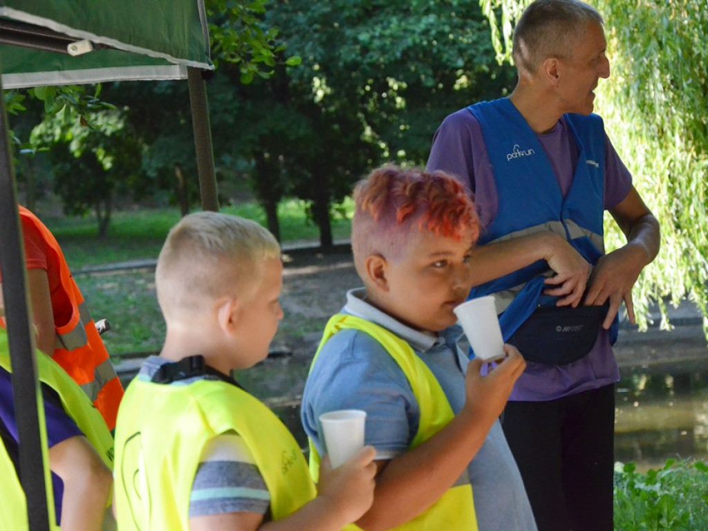 Ojcowie pobiegli z dziećmi w Parku nad Strumykiem. To była dobra zabawa