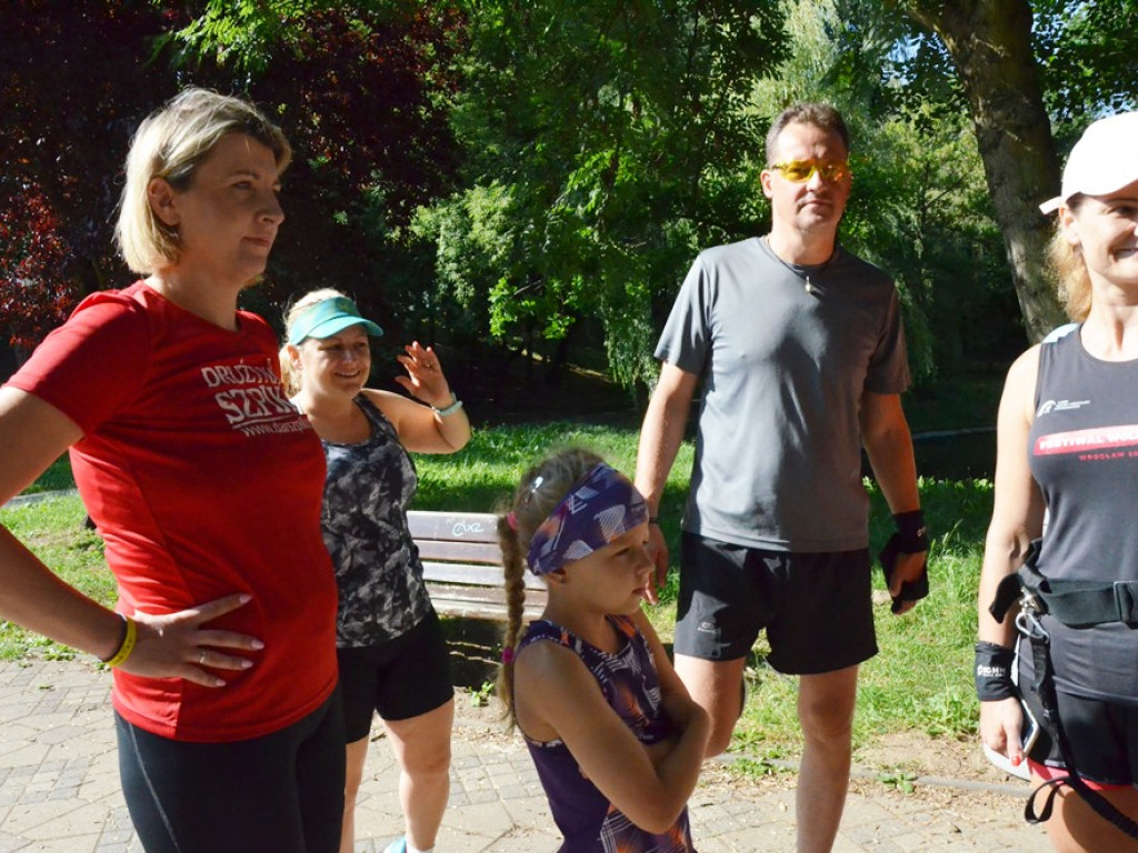 Ojcowie pobiegli z dziećmi w Parku nad Strumykiem. To była dobra zabawa