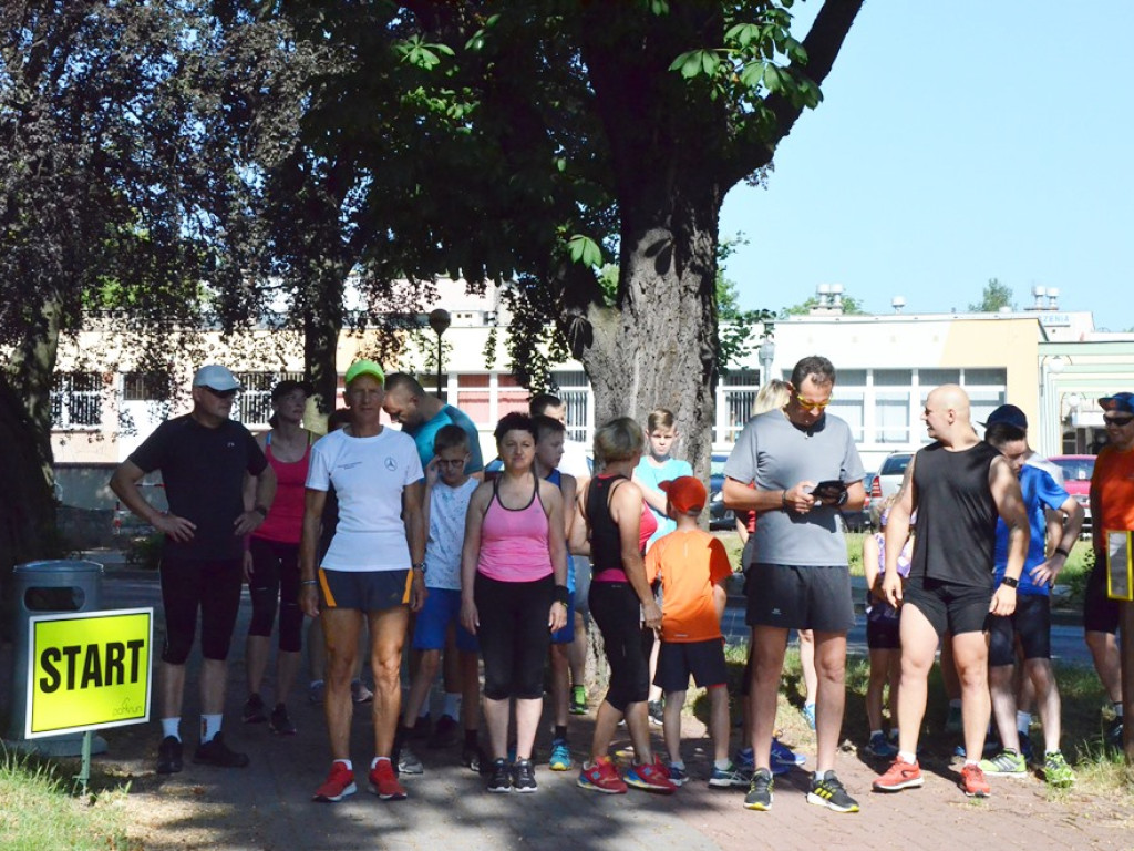 Ojcowie pobiegli z dziećmi w Parku nad Strumykiem. To była dobra zabawa