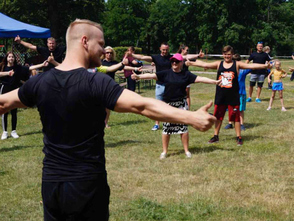 25 załóg bierze udział w letnim rajdzie samochodowym po powiecie