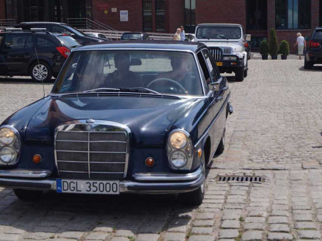 25 załóg bierze udział w letnim rajdzie samochodowym po powiecie