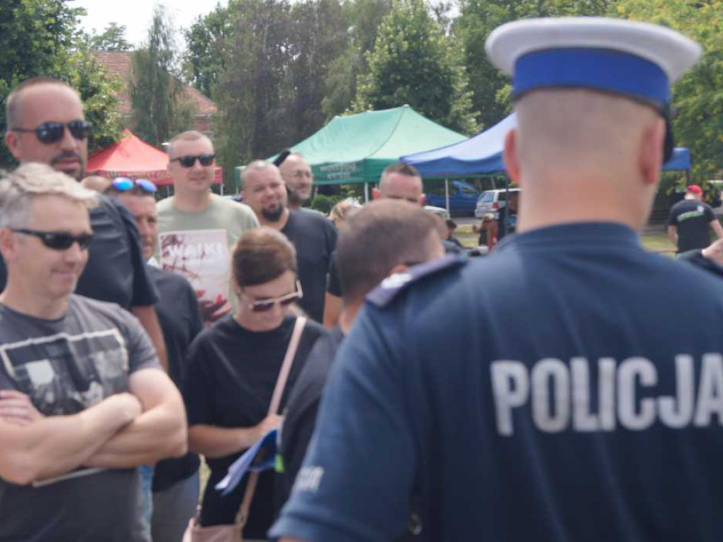 25 załóg bierze udział w letnim rajdzie samochodowym po powiecie