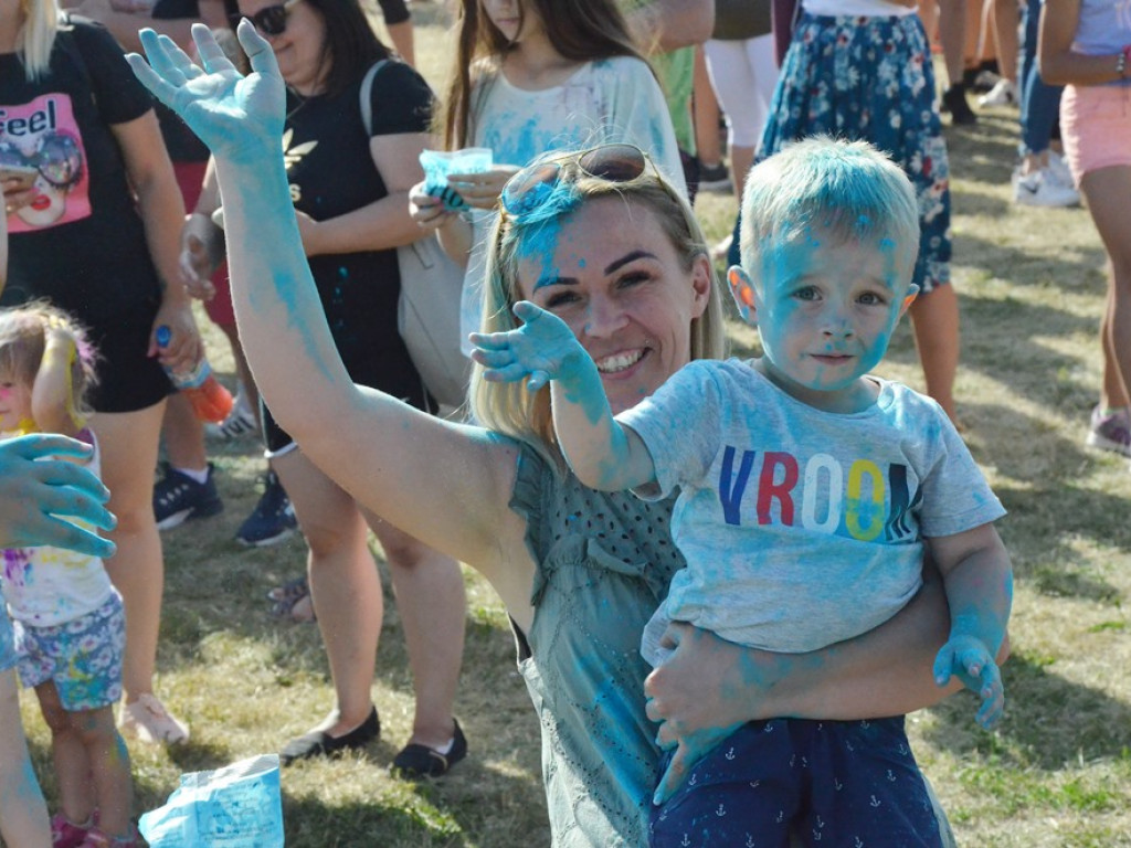 Szaleństwo barw opanowało Głogów. Tak wyglądał Festiwal Kolorów!