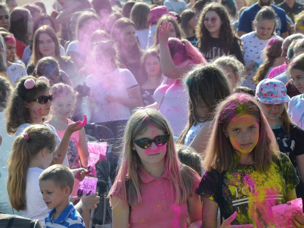 Szaleństwo barw opanowało Głogów. Tak wyglądał Festiwal Kolorów!