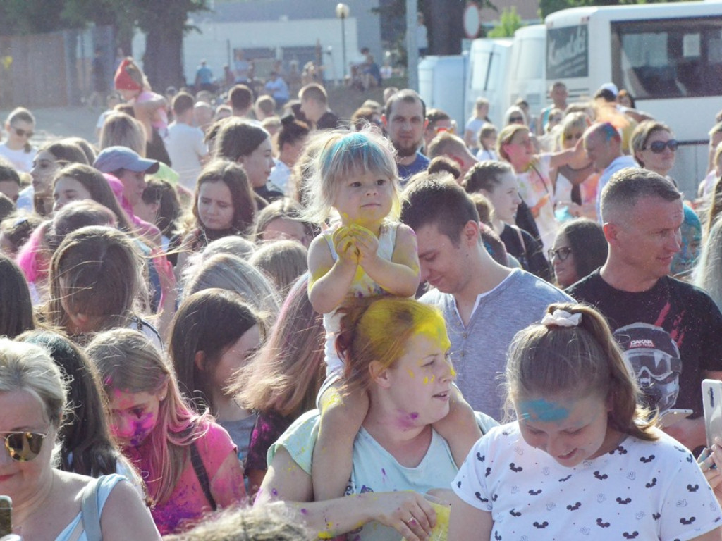 Szaleństwo barw opanowało Głogów. Tak wyglądał Festiwal Kolorów!