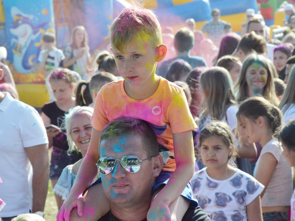 Szaleństwo barw opanowało Głogów. Tak wyglądał Festiwal Kolorów!