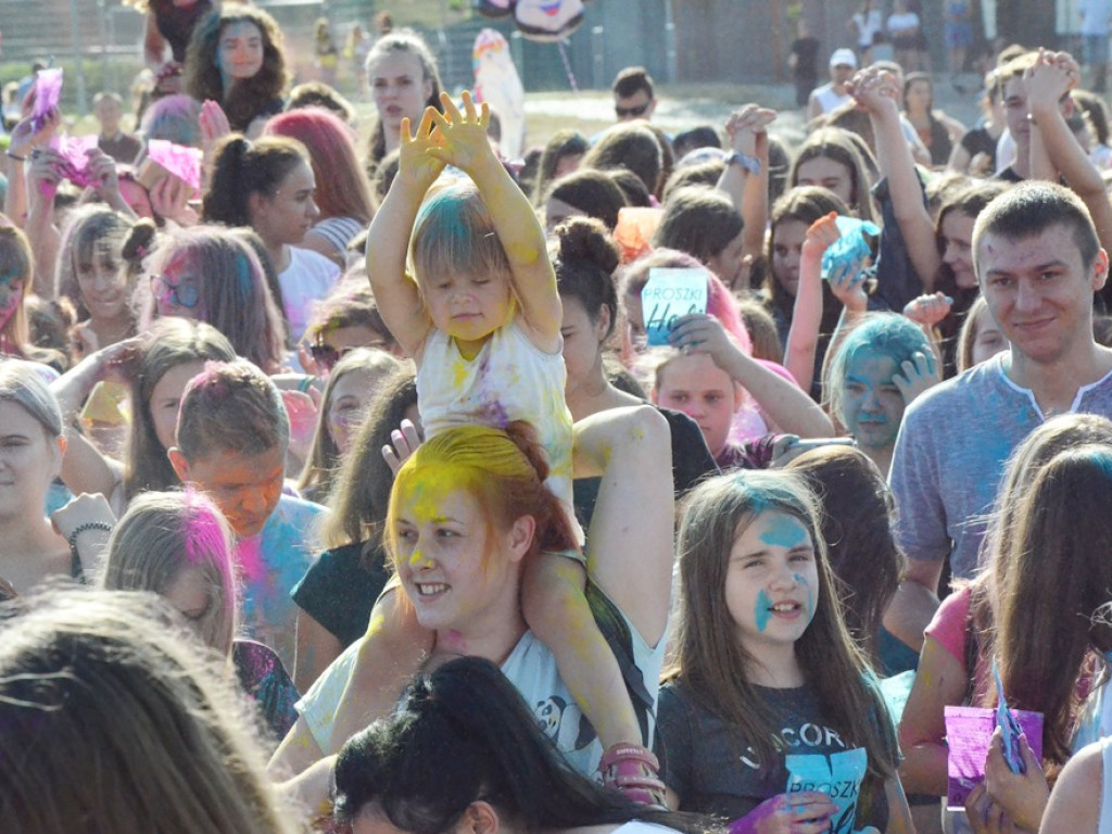 Szaleństwo barw opanowało Głogów. Tak wyglądał Festiwal Kolorów!