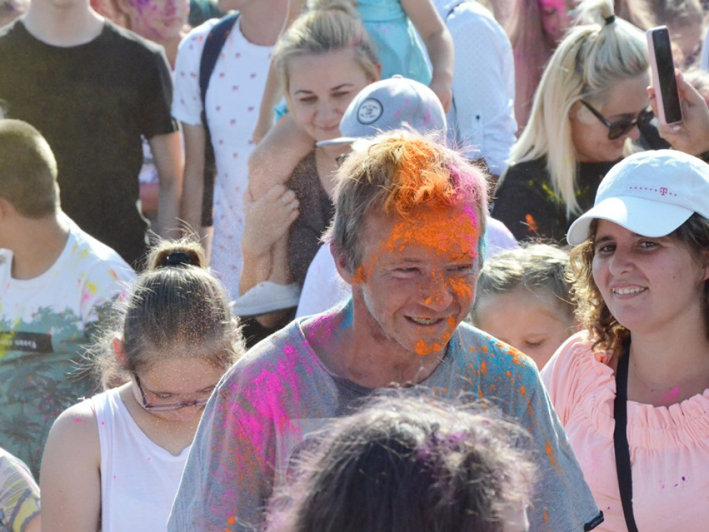 Szaleństwo barw opanowało Głogów. Tak wyglądał Festiwal Kolorów!