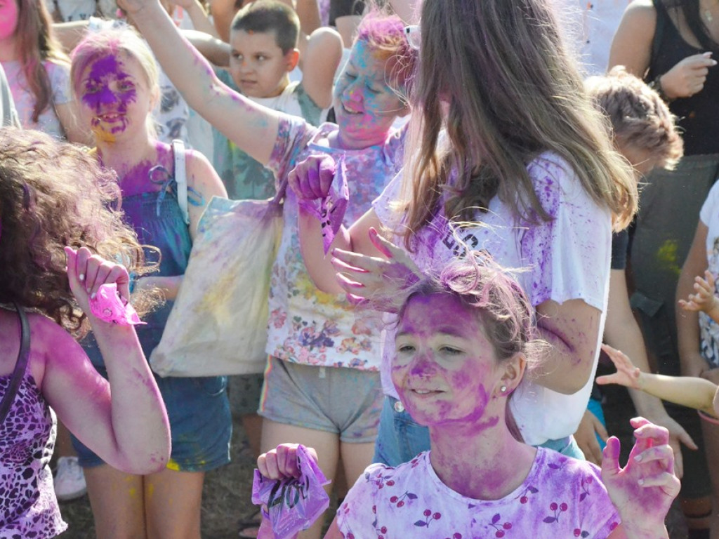 Szaleństwo barw opanowało Głogów. Tak wyglądał Festiwal Kolorów!