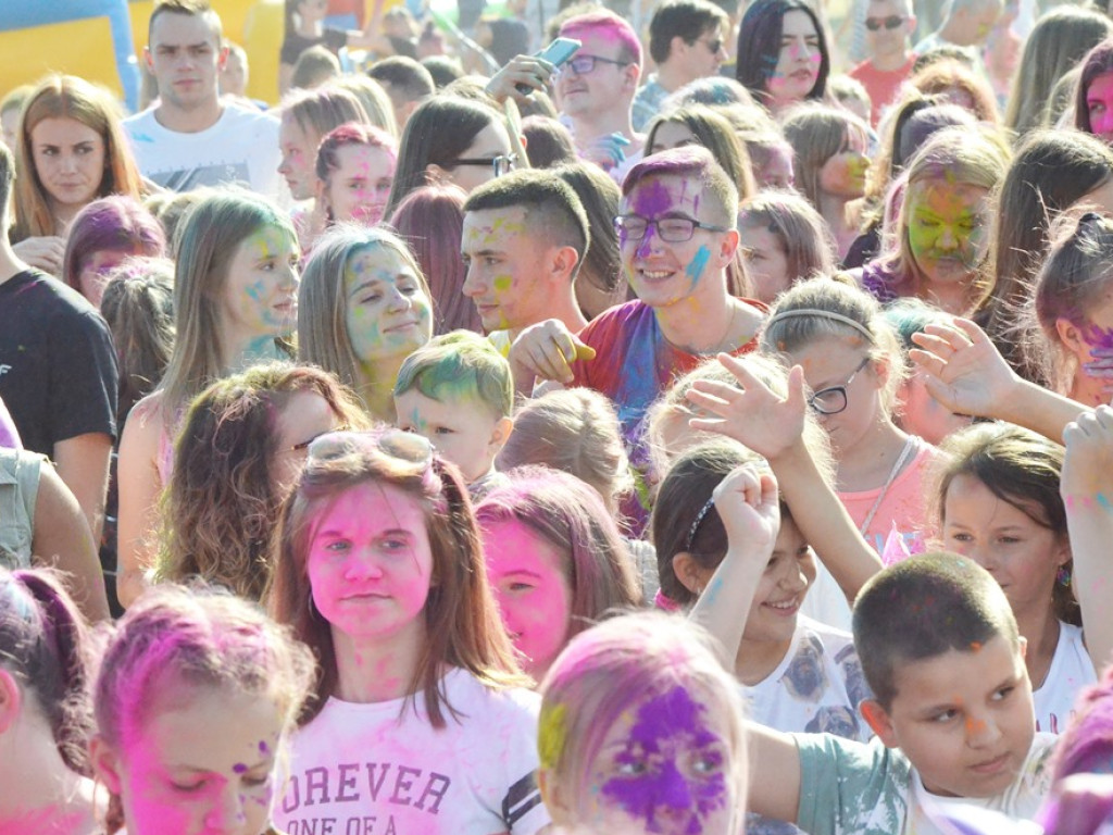 Szaleństwo barw opanowało Głogów. Tak wyglądał Festiwal Kolorów!
