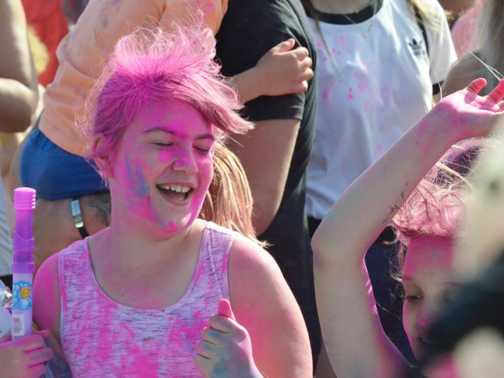 Szaleństwo barw opanowało Głogów. Tak wyglądał Festiwal Kolorów!