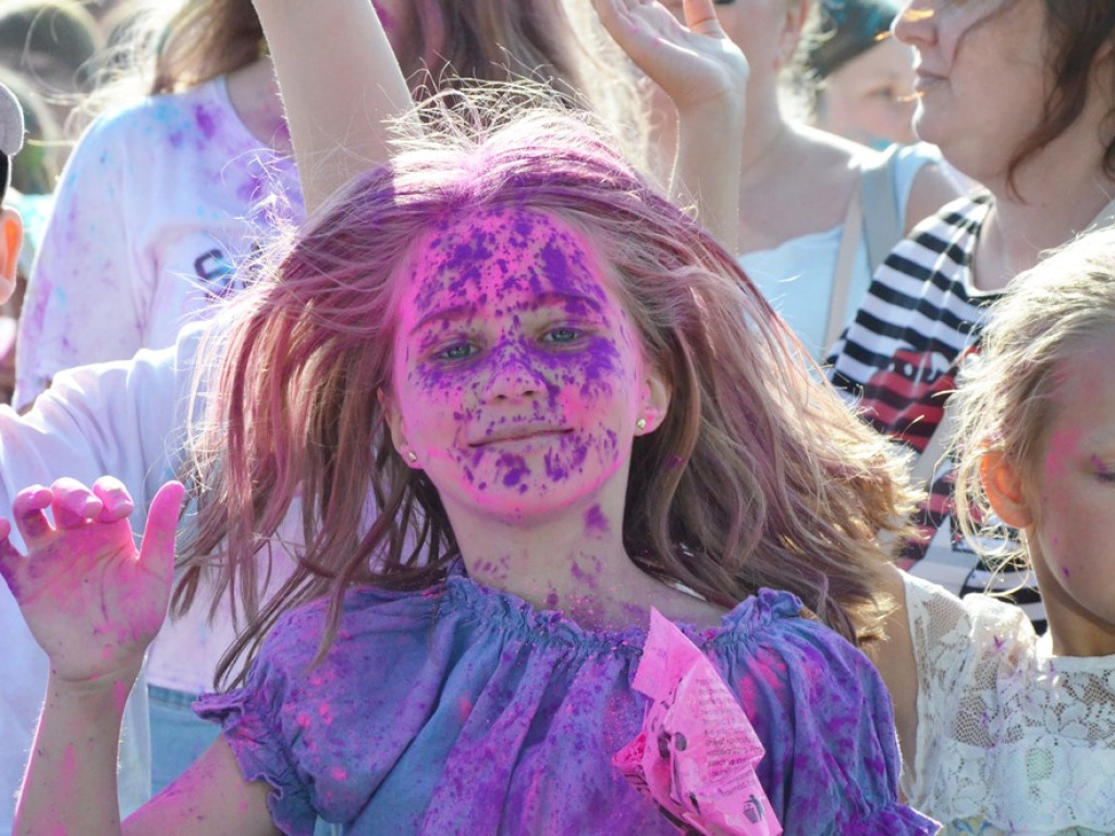 Szaleństwo barw opanowało Głogów. Tak wyglądał Festiwal Kolorów!