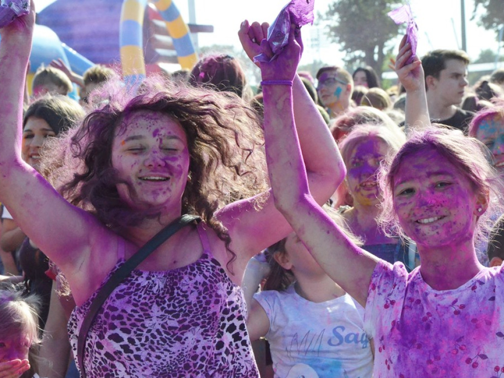 Szaleństwo barw opanowało Głogów. Tak wyglądał Festiwal Kolorów!