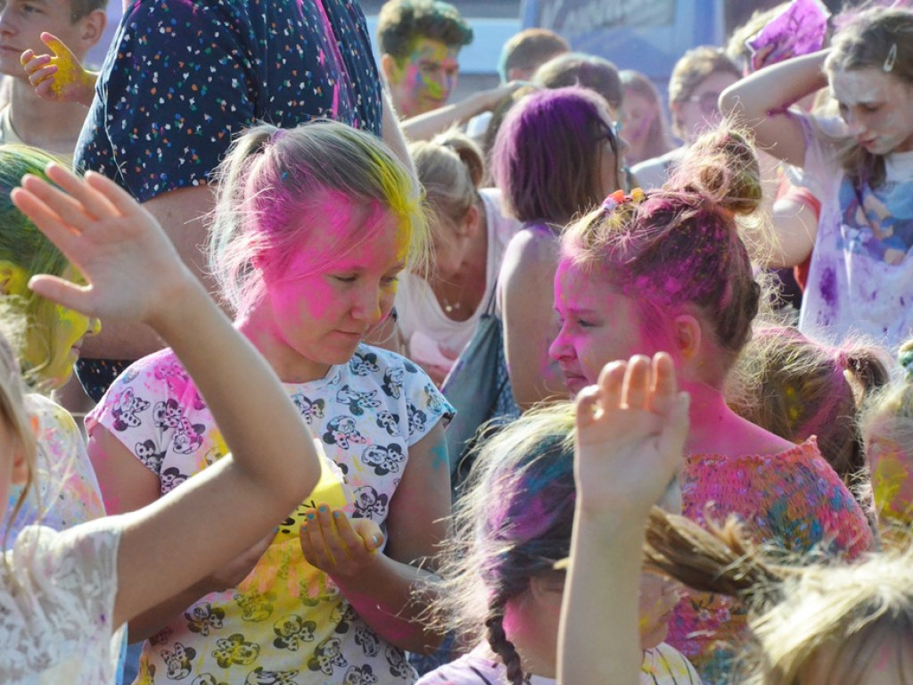 Szaleństwo barw opanowało Głogów. Tak wyglądał Festiwal Kolorów!
