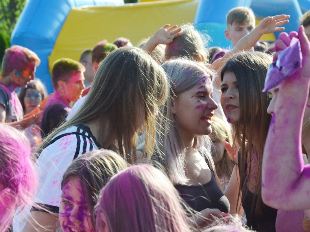 Szaleństwo barw opanowało Głogów. Tak wyglądał Festiwal Kolorów!