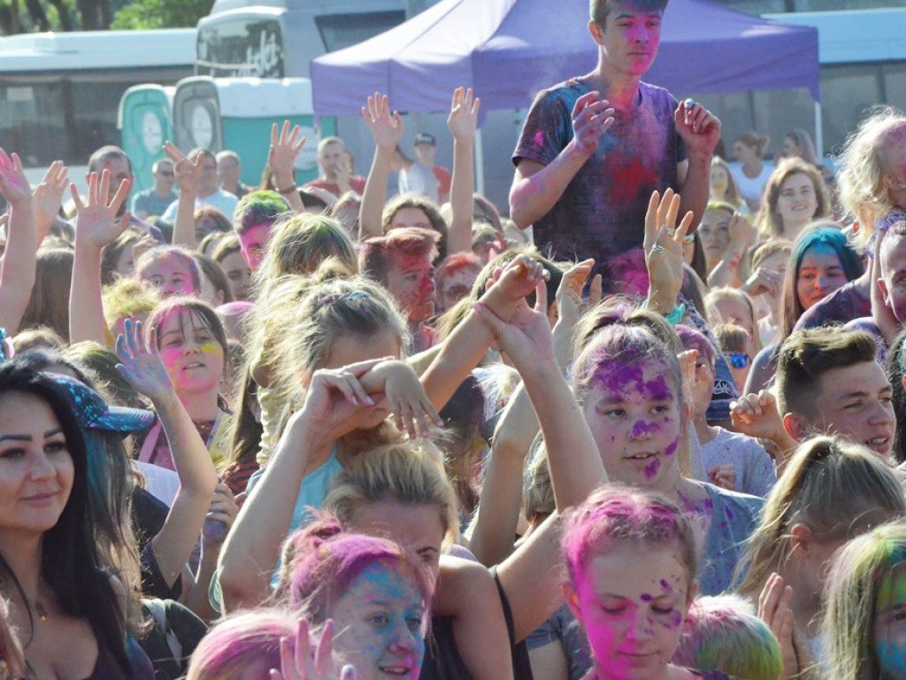 Szaleństwo barw opanowało Głogów. Tak wyglądał Festiwal Kolorów!