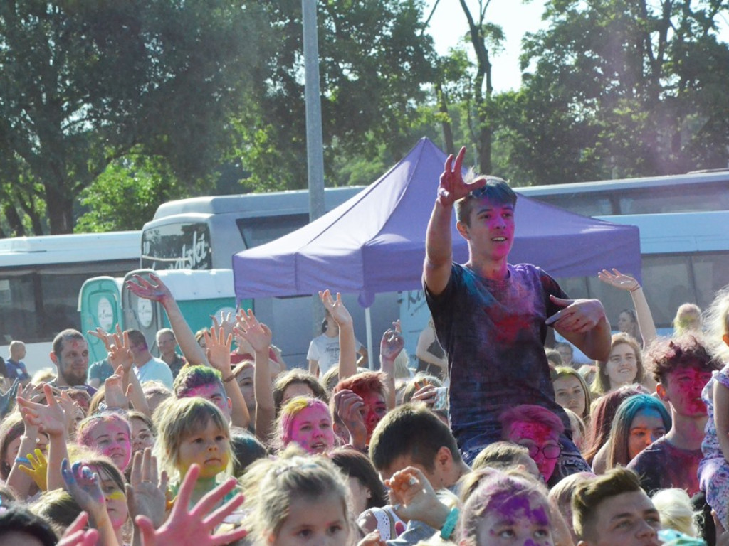 Szaleństwo barw opanowało Głogów. Tak wyglądał Festiwal Kolorów!