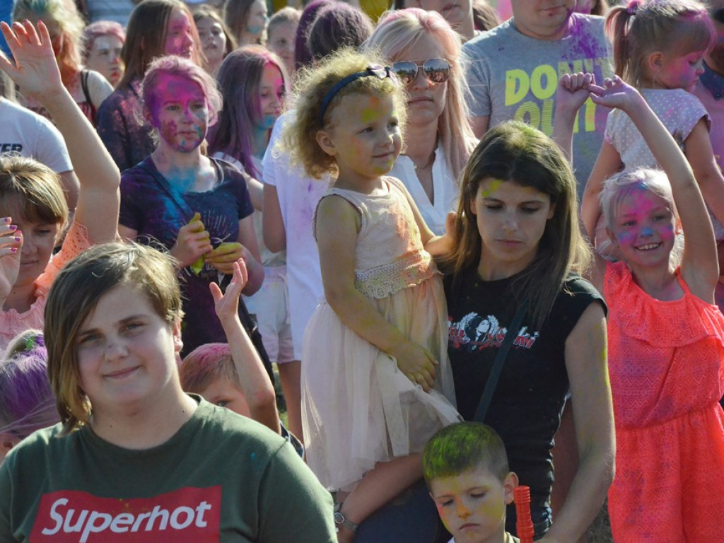 Szaleństwo barw opanowało Głogów. Tak wyglądał Festiwal Kolorów!