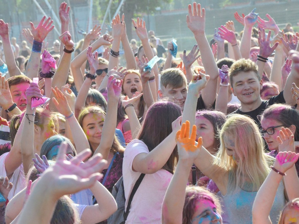 Szaleństwo barw opanowało Głogów. Tak wyglądał Festiwal Kolorów!