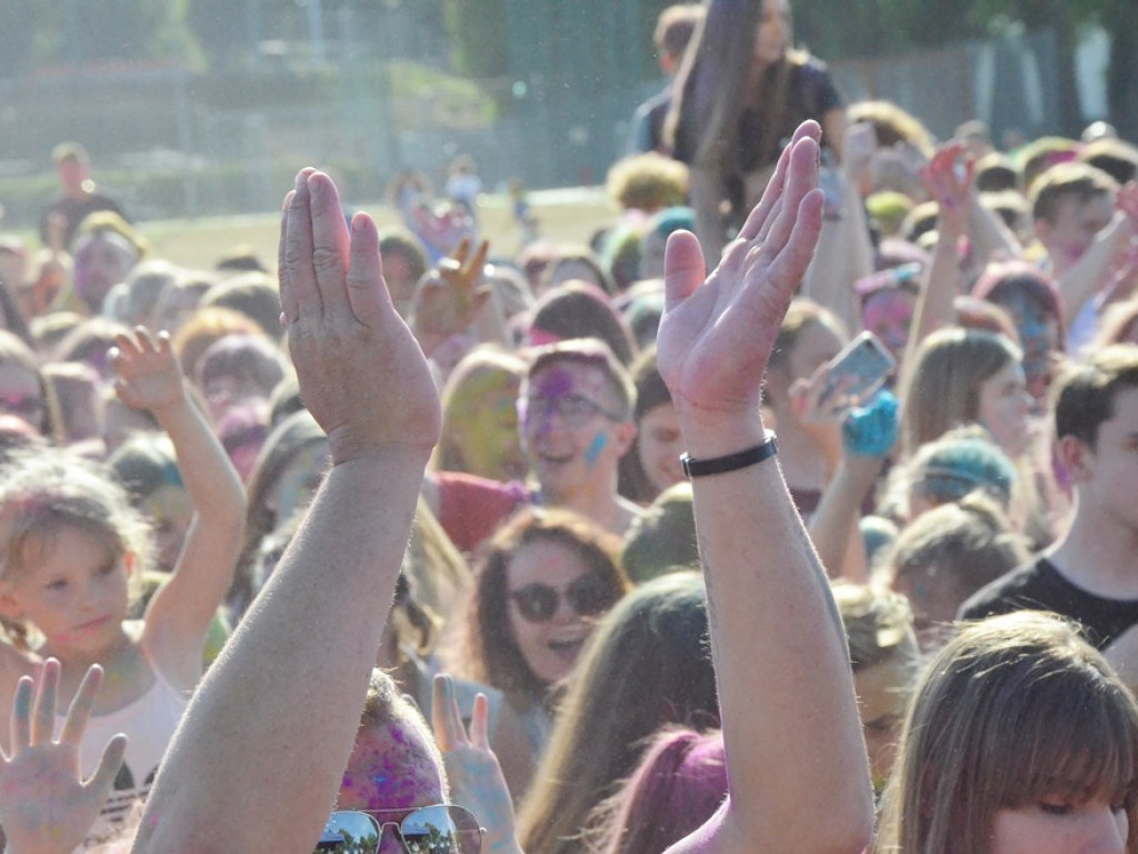 Szaleństwo barw opanowało Głogów. Tak wyglądał Festiwal Kolorów!