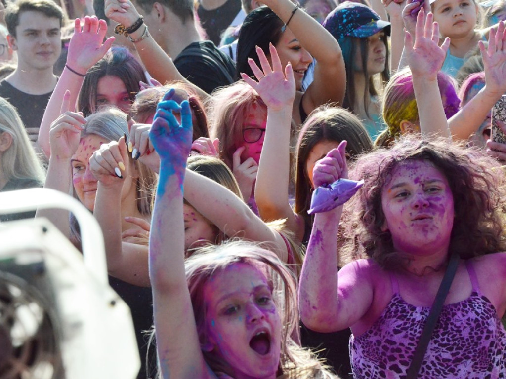 Szaleństwo barw opanowało Głogów. Tak wyglądał Festiwal Kolorów!