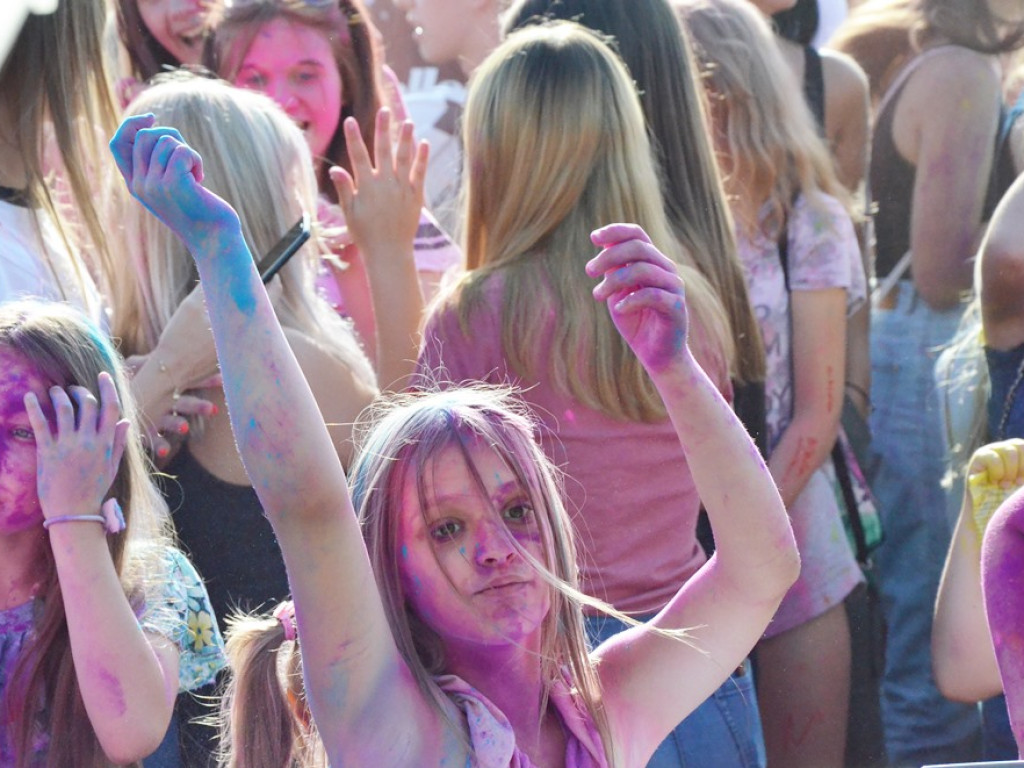 Szaleństwo barw opanowało Głogów. Tak wyglądał Festiwal Kolorów!