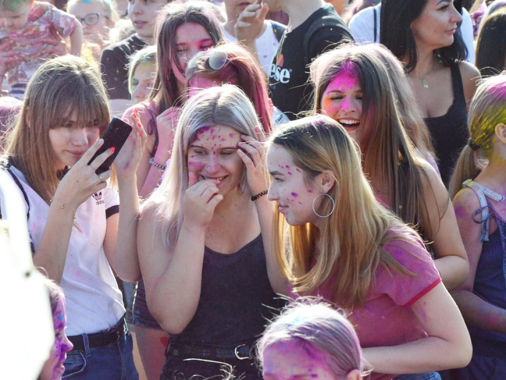 Szaleństwo barw opanowało Głogów. Tak wyglądał Festiwal Kolorów!