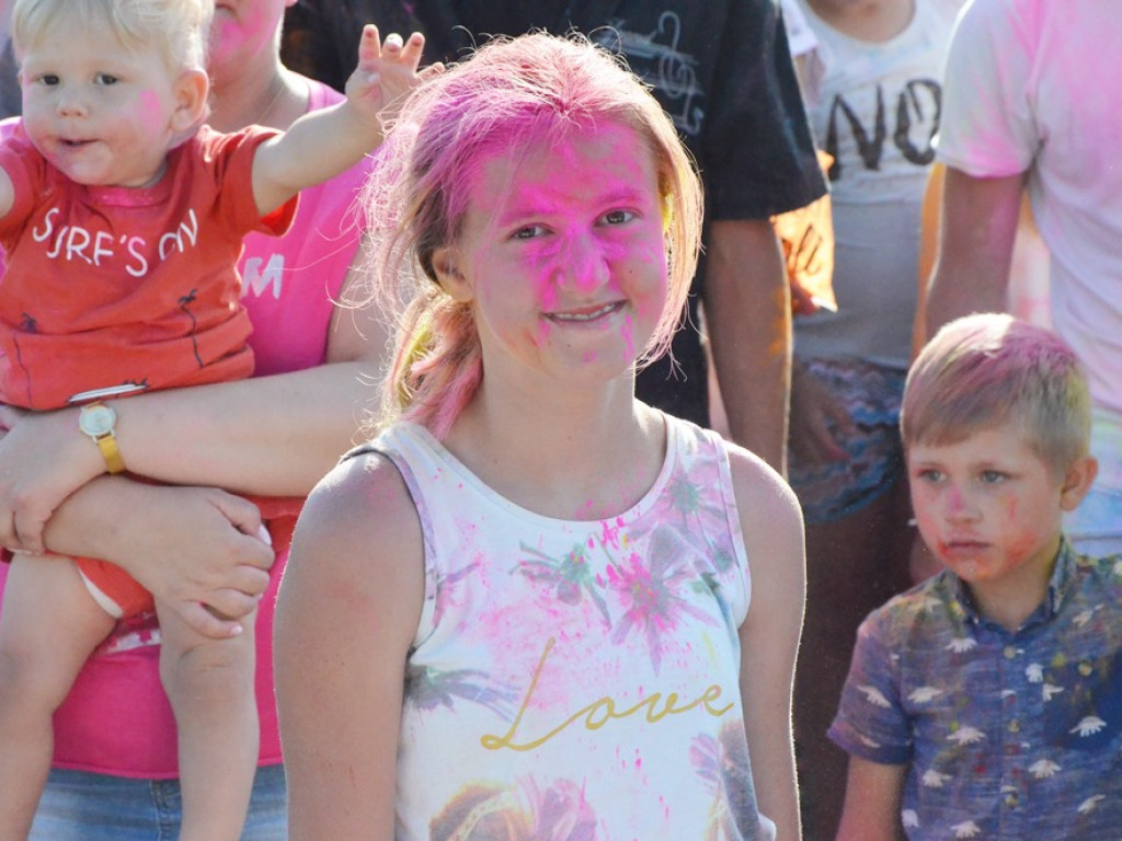 Szaleństwo barw opanowało Głogów. Tak wyglądał Festiwal Kolorów!