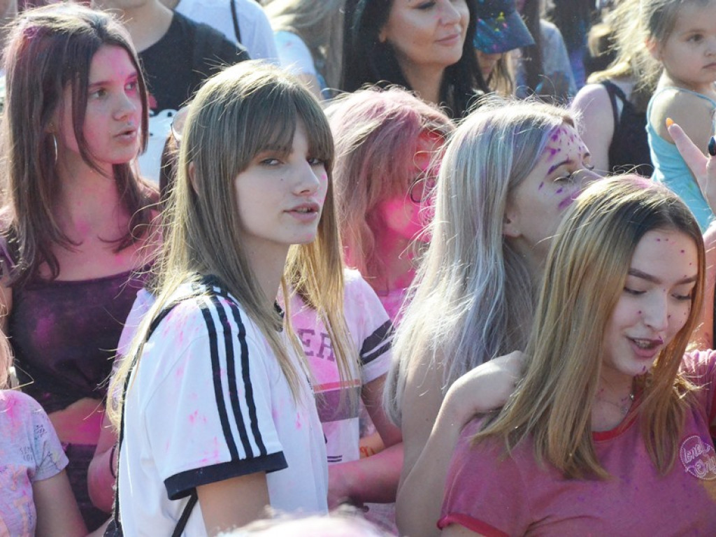 Szaleństwo barw opanowało Głogów. Tak wyglądał Festiwal Kolorów!