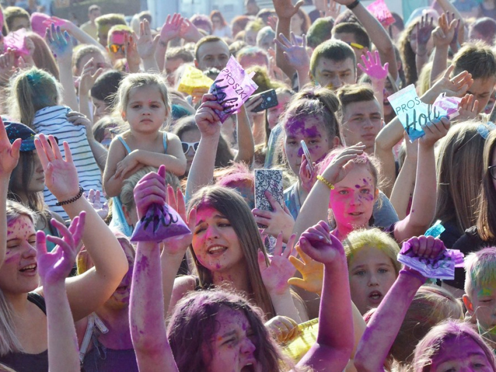 Szaleństwo barw opanowało Głogów. Tak wyglądał Festiwal Kolorów!