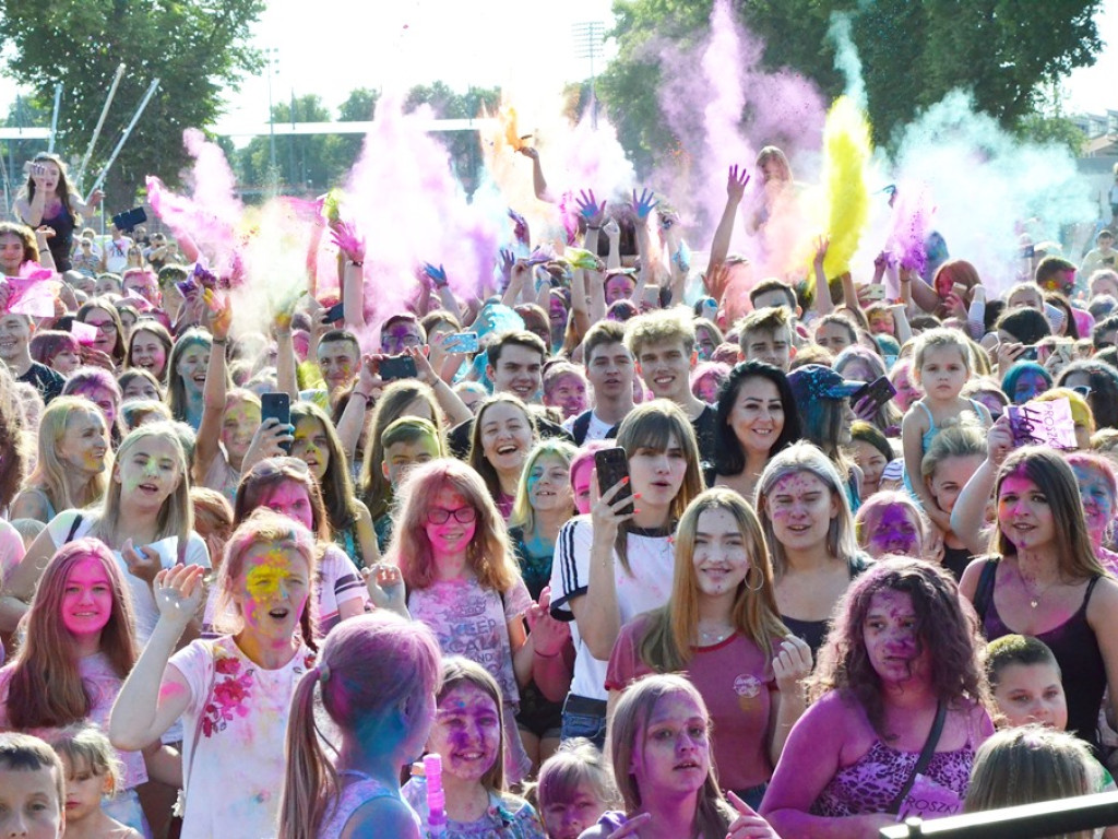 Szaleństwo barw opanowało Głogów. Tak wyglądał Festiwal Kolorów!