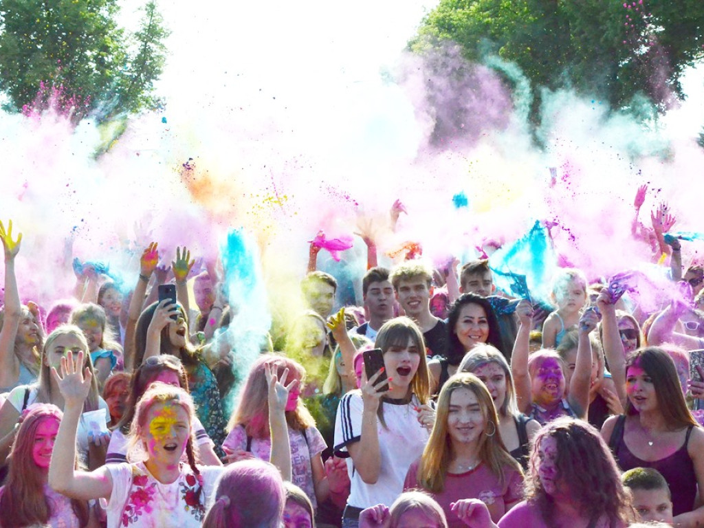 Szaleństwo barw opanowało Głogów. Tak wyglądał Festiwal Kolorów!