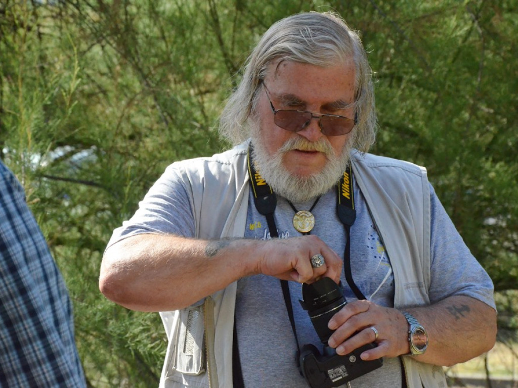 Huczne imieniny Jana z Głogowa. Dąb zasadzony, kwiaty pod pomnikiem złożone