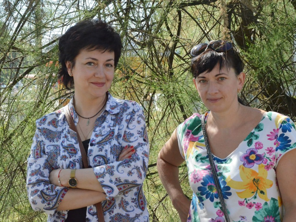 Huczne imieniny Jana z Głogowa. Dąb zasadzony, kwiaty pod pomnikiem złożone