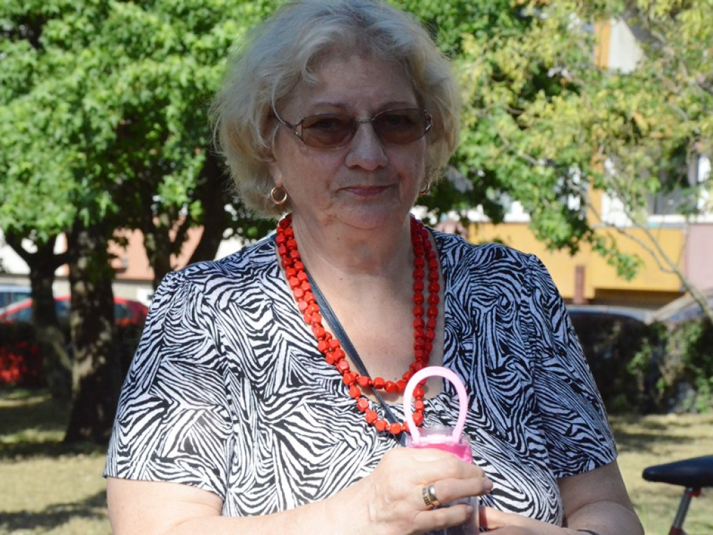 Huczne imieniny Jana z Głogowa. Dąb zasadzony, kwiaty pod pomnikiem złożone