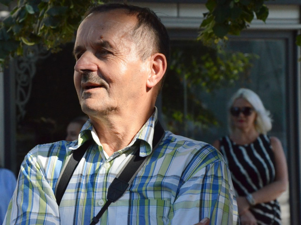 Huczne imieniny Jana z Głogowa. Dąb zasadzony, kwiaty pod pomnikiem złożone