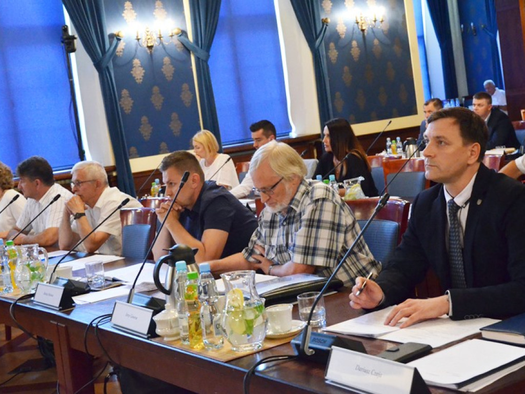 Radni zdecydowali o drastycznych podwyżkach za wywóz śmieci. Ceny wzrosły o 80 proc!