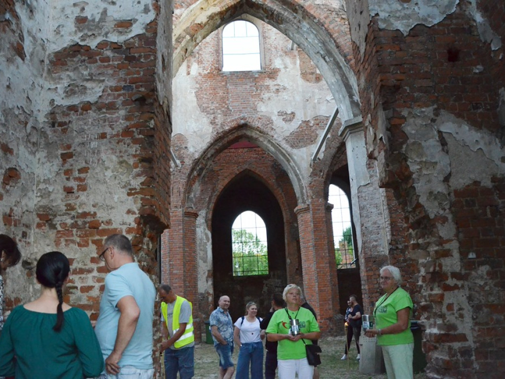 Poezja ubrana w dźwięki Elżbiety Adamiak. Artystyczna dusza w ruinach kościoła św. Mikołaja