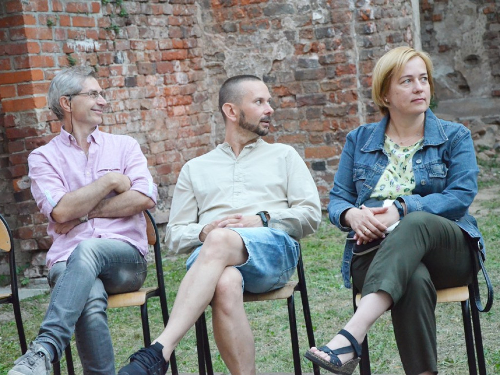 Poezja ubrana w dźwięki Elżbiety Adamiak. Artystyczna dusza w ruinach kościoła św. Mikołaja