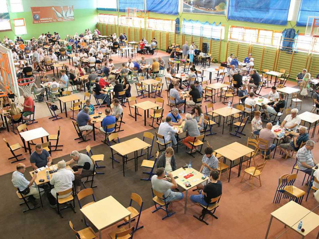 Nawet tysiąc brydżystów zjedzie do Sławy. Trwa tam międzynarodowy turniej brydża