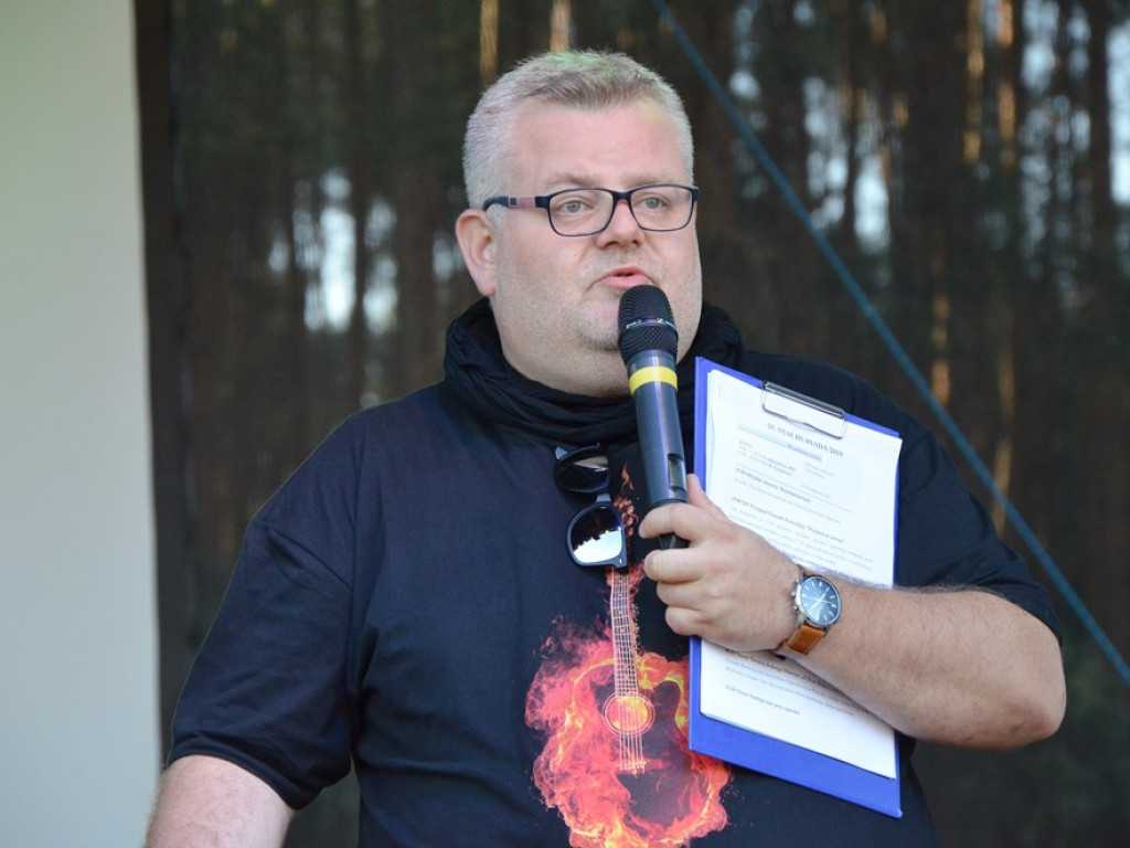 Śpiewali poezję na polanie w Grochowicach. Chętnych do wzięcia udziału w przeglądzie nie brakowało