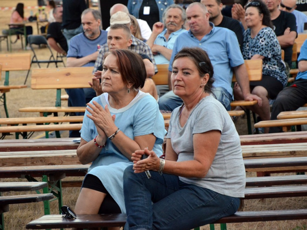 Śpiewali poezję na polanie w Grochowicach. Chętnych do wzięcia udziału w przeglądzie nie brakowało